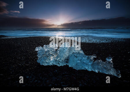 Blocchi di ghiaccio al diamante beach in Islanda Foto Stock