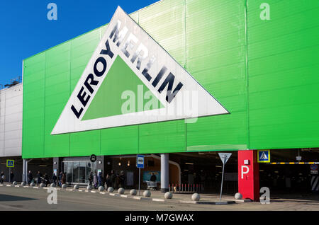 Samara, Russia - 11 Marzo 2018: Leroy Merlin Samara Store nella giornata di sole. Leroy Merlin è un Francese home-miglioramento e rivenditore di giardinaggio Foto Stock