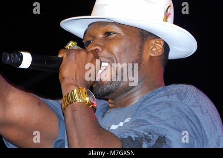 Rapper Curtis "50 Cent" Jackson di G-Unit effettua presso questo è 50 Festival a Governor's Island il 3 ottobre 2009 a New York. Foto Stock