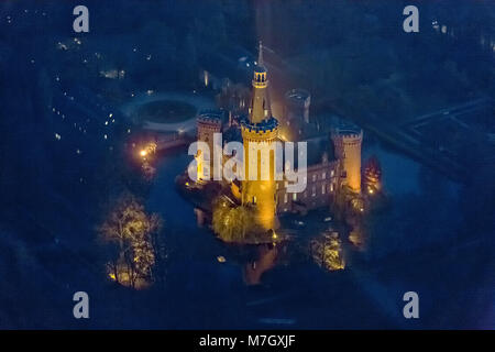 Vista aerea, Bedburg-Hau, Basso Reno, neo-gotico del castello, historicizing stile Tudor, moated il castello Castello Moyland, Renania settentrionale-Vestfalia, Germania, e Foto Stock