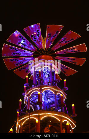 Decorazione di Natale in piazza Alexanderplatz mercatino di natale, Berlino, Germania Foto Stock