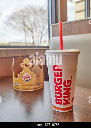 Drink cup corona e logo per il ristorante fast food Burger King. Foto Stock