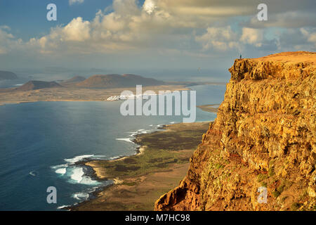 Isla Graciosa, parte dell'Arcipelago Chinijo, visto da vicino Guinate, Lanzarote, Isole Canarie, Spagna Foto Stock