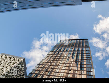 Ricerca tra i moderni edifici alti in Sheffield, England, Regno Unito Foto Stock