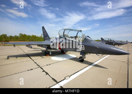 Yak-130 velivolo formazione dell'esercito dell'aria russa. Foto Stock