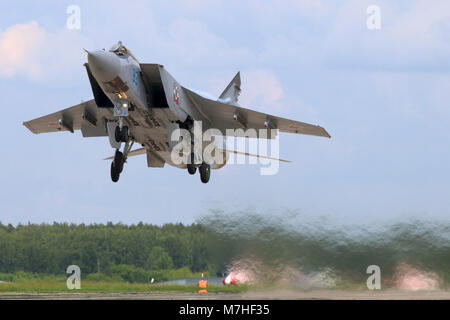 MiG-31BM interceptor dell'esercito dell'aria russa di decollare. Foto Stock