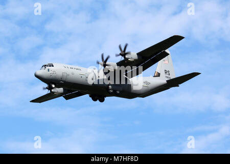 Un U.S. Air Force C-130J-30 Hercules velivoli da trasporto. Foto Stock