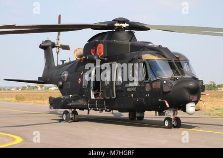 HH-101A Cesare contro-SAR elicottero della Forza Aerea Italiana. Foto Stock