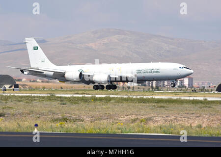 Royal Saudi Air Force KC-707 Tanker in atterraggio a Konya Air Base, Turchia. Foto Stock