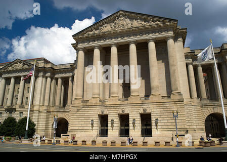 Edificio con colonne del Dipartimento del Commercio degli Stati Uniti in Herbert Hoover Building Foto Stock