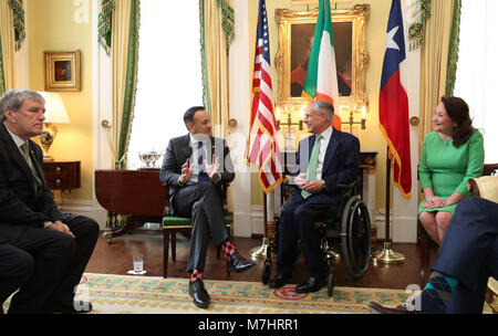Taoiseach Leo Varadkar incontra il governatore del Texas Greg Abbott e sua moglie Cecilia Nee Phalen presso i governatori Mansion di Austin all inizio della sua settimana lunga visita negli Stati Uniti d'America. Foto Stock
