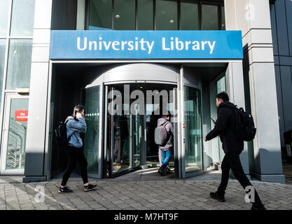 Vista della Biblioteca universitaria dell'Università di Glasgow in Scozia, Regno Unito Foto Stock