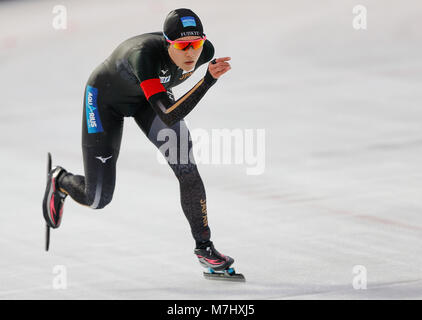 Amsterdam, Paesi Bassi. Decimo Mar, 2018. Ayaka Kikuchi del Giappone compete durante le signore del pattinaggio di velocità di 1500m a ISU WORLD Allround Speed Skating Championships 2018 ad Amsterdam in Olanda, 10 marzo 2018. Ayaka rivendicato il nono posto con 2 minuti 03.15 secondi. Credito: Voi Pingfan/Xinhua/Alamy Live News Foto Stock