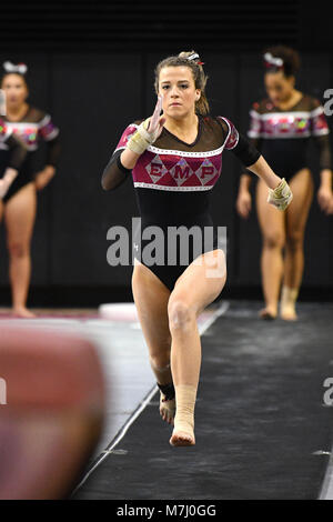 Philadelphia, Pennsylvania, USA. 9 Mar, 2017. Tempio di gufi ginnasta DAISY TODD compete sul vault durante un incontro tenutosi a Philadelphia, PA. Il tempio è arrivato secondo in Maryland in tri-incontrare. Credito: Ken Inness/ZUMA filo/Alamy Live News Foto Stock