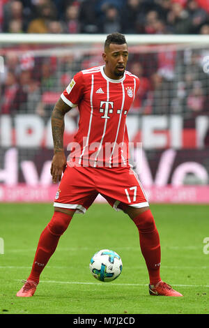 Muenchen, Deutschland. Decimo Mar, 2018. Jerome BOATENG (FC Bayern Monaco di Baviera), Aktion, Einzelaktion, Einzelbild, Freisteller, Ganzkoerperaufnahme, ganze figura. Fussball 1. Bundesliga, 26. Giornata giornata26, FC Bayern Monaco di Baviera (M)-HSV Amburgo Amburgo Amburgo (HH) 6-0, am 10.03.2018 in Muenchen/Germania, A L L I A N Z A R E N A. |utilizzo del credito in tutto il mondo: dpa/Alamy Live News Foto Stock