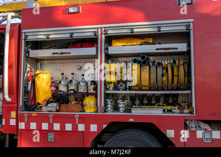 Palamos, Spagna. 10 marzo, 2018. Vigili del fuoco mostra sul villaggio Palamos Marzo 10, 2018 , Spagna Credito: Arpad Radoczy/Alamy Live News Foto Stock