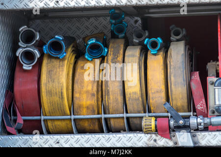 Palamos, Spagna. 10 marzo, 2018. Vigili del fuoco mostra sul villaggio Palamos Marzo 10, 2018 , Spagna Credito: Arpad Radoczy/Alamy Live News Foto Stock