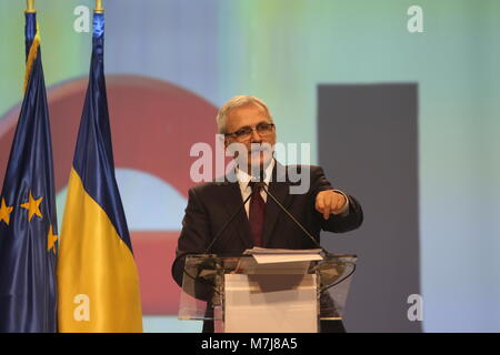 Bucarest, Romania. 10 marzo, 2018. Liviu Dragnea, presidente del Partito Socialdemocratico parla di partito alla straordinaria Congresso Nazionale. Credito: Gabriel Petrescu/Alamy Live News Foto Stock