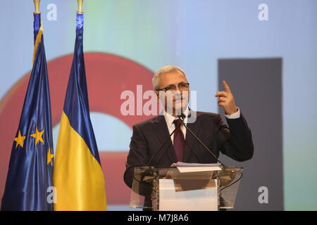 Bucarest, Romania. 10 marzo, 2018. Liviu Dragnea, presidente del Partito Socialdemocratico parla di partito alla straordinaria Congresso Nazionale. Credito: Gabriel Petrescu/Alamy Live News Foto Stock