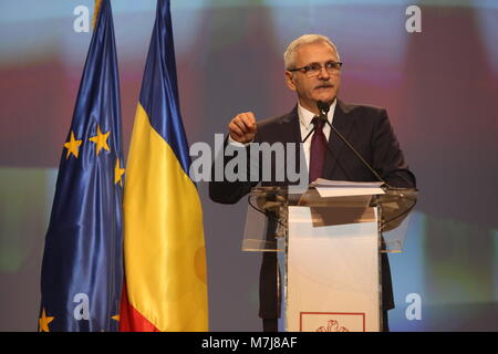 Bucarest, Romania. 10 marzo, 2018. Liviu Dragnea, presidente del Partito Socialdemocratico parla di partito alla straordinaria Congresso Nazionale. Credito: Gabriel Petrescu/Alamy Live News Foto Stock