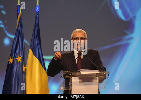 Bucarest, Romania. 10 marzo, 2018. Liviu Dragnea, presidente del Partito Socialdemocratico parla di partito alla straordinaria Congresso Nazionale. Credito: Gabriel Petrescu/Alamy Live News Foto Stock