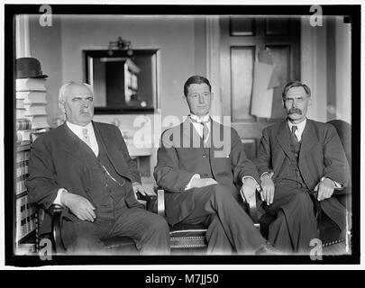 Un'immagine storica di un sottocomitato speciale della camera dei rappresentanti riunitosi a Macon, Georgia, nel 1914 per indagare sulle accuse contro il giudice Spear della Corte Federale della Georgia. Foto Stock