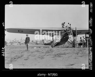 Viste di aria della Palestina. Percorso aria su Cana di Galilea, Nazaret, Pianura di Sharon, ecc. Aeromobile "Apollo". Il rifornimento di carburante a Ramleh matpc LOC.15875 Foto Stock