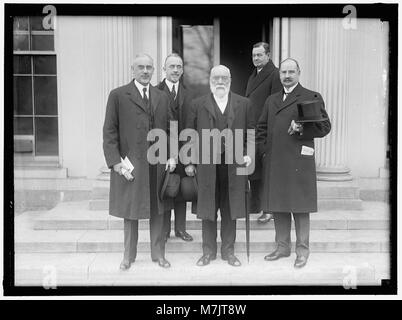 L'immagine raffigura membri della Philadelphia Social Union, tra cui C.A. Herrick, Dr. W.T. Ellis, Rev. W.H. Robert, William S. Furst, e il dottor George E. Showmaker. Questa fotografia storica riflette le attività sociali e civiche del gruppo durante il suo tempo. Foto Stock