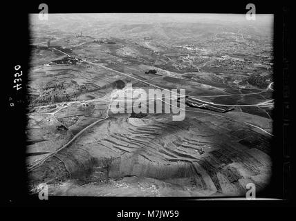 Viste di aria della Palestina. Varie su Scopus e Olivet. Gerusalemme. Città vecchia da sopra Scopus. Cimitero di guerra e il monte degli Ulivi Strada matpc LOC.15849 Foto Stock