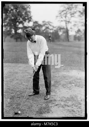 CHAMBRUN, Conte de. Il capitano, artiglieria CORPS; Addetto militare, Ambasciata francese. Giocare a golf LCCN2016864625 Foto Stock