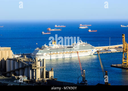 Vista panoramica del porto di carico a Barcellona, Tramonto, Vista aerea Foto Stock