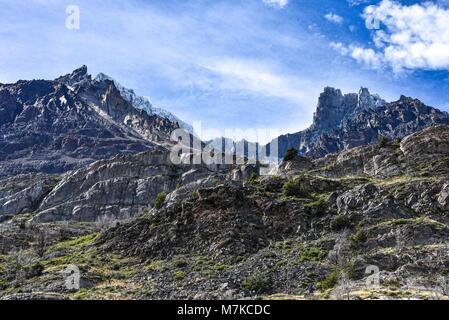 Picchi di montagna nel Cordon Olguin, Parco Nazionale Torres del Paine, Patagonia, Cile Foto Stock