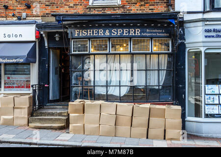 Fisher & Sperr libreria antiquaria, Highgate, UK, nel processo di chiusura, Giugno 2011 Foto Stock