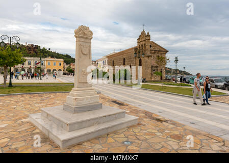 Zante, Grecia - 29 Settembre 2017: piazza Solomos, sull'isola di Zante con l antica chiesa di San Nicola del molo. Foto Stock