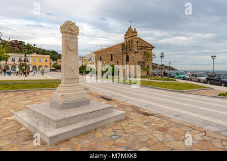 Zante, Grecia - 29 Settembre 2017: piazza Solomos, sull'isola di Zante con l antica chiesa di San Nicola del molo. Foto Stock