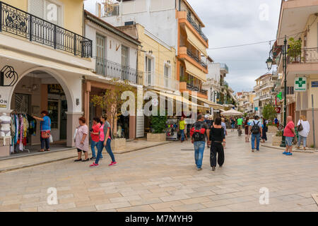 Zante, Grecia - 29 Settembre 2017: passeggiata con negozi e ristoranti nella città di Zante. L'isola di Zante, Grecia Foto Stock