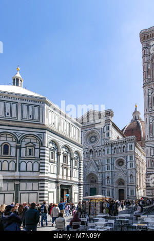 Pisa, Provincia di Pisa, Toscana, Italia. Campo dei Miracoli, o campo dei Miracoli. Conosciuta anche come Piazza del Duomo. Patrimonio dell'umanità dell'UNESCO. Foto Stock