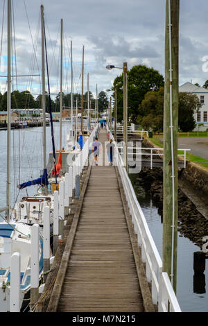 Passeggiando sul lungomare, Port Fairy, Victoria, Australia Foto Stock