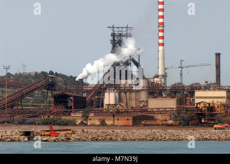 Toscana (Italia), Piombino impianto siderurgico Foto Stock