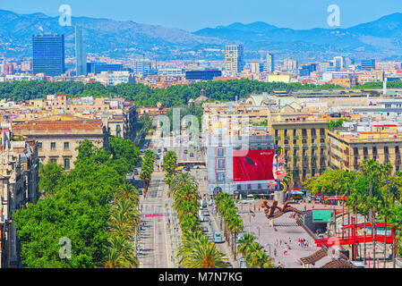 Barcellona, Spagna - 12 giugno 2017:Barcelona- capitale dell autonomia della Catalogna. Panorama dal monumento a Cristoforo Colombo su Barcellona. Foto Stock