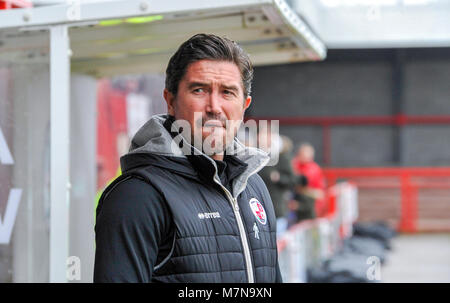 Il capo allenatore di Crawley Harry Kewell prima della partita della Sky Bet League 2 tra Crawley Town e Morecambe al Checkatrade Stadium di Crawley. 10 marzo 2018 - solo per uso editoriale. Nessuna merchandising. Per le immagini di calcio si applicano restrizioni fa e Premier League inc. Nessun utilizzo di Internet/mobile senza licenza FAPL - per i dettagli contattare Football Dataco Foto Stock