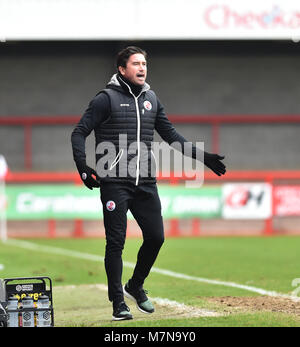 Il capo allenatore di Crawley Harry Kewell durante la partita Sky Bet League 2 tra Crawley Town e Morecambe allo stadio Checkatrade di Crawley. 10 marzo 2018 - solo per uso editoriale. Nessuna merchandising. Per le immagini di calcio si applicano restrizioni fa e Premier League inc. Nessun utilizzo di Internet/mobile senza licenza FAPL - per i dettagli contattare Football Dataco Foto Stock