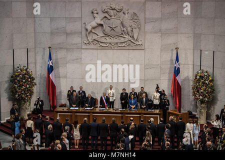 Valparaiso, in Cile. Undicesimo Mar, 2018. La cerimonia di inaugurazione di Cile del nuovo Presidente Sebastian Pinera è tenuto presso la sede del Congresso Nazionale, a Valparaiso, il Cile, il 11 marzo 2018. Imprenditore-girato politico Sebastian Pinera ha prestato giuramento come Cile del presidente domenica inizio quello che sarà il suo secondo mandato dopo quattro anni di assenza. Credito: Jorge Villegas/Xinhua/Alamy Live News Foto Stock