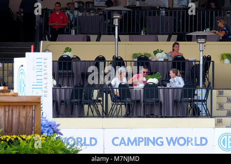 Wellington, FL, Stati Uniti d'America. Undicesimo Mar, 2018. Vigilia di posti di lavoro durante la $70.000 Creek cava 1,50M Classic presso il Palm Beach International centro equestre a Wellington. Febbraio 11, 2018. Credito: Mpi140/media/punzone Alamy Live News Foto Stock