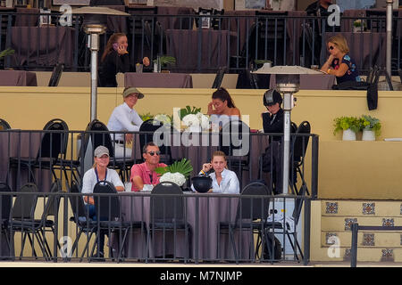 Wellington, FL, Stati Uniti d'America. Undicesimo Mar, 2018. Vigilia di posti di lavoro durante la $70.000 Creek cava 1,50M Classic presso il Palm Beach International centro equestre a Wellington. Febbraio 11, 2018. Credito: Mpi140/media/punzone Alamy Live News Foto Stock