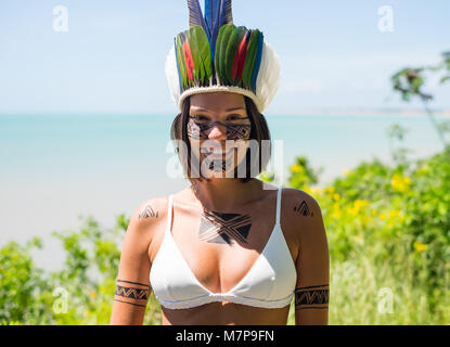 Bella giovani indigeni Pataxo donna a Bahia, Brasile Foto Stock