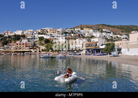 Panteli spiaggia e il villaggio, LEROS, DODECANNESO, isole della Grecia Foto Stock