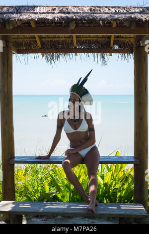 Bella giovani indigeni Pataxo donna a Bahia, Brasile Foto Stock