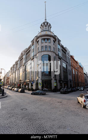 San Pietroburgo, Russia - 2 Gennaio 2016: l'edificio del dipartimento store DLT in un giorno d'inverno. Il più antico di department store nella città è stata aperta in Foto Stock