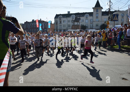 Ryazan, Russia - 27 Settembre 2015: Bambini competere sulla distanza 1000 m durante il All-Russian acceso giorno. È la più imponente manifestazione in Russi Foto Stock